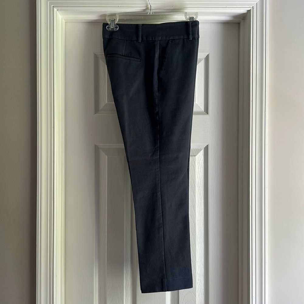 Ann Taylor Factory signature style cropped pants in blue gray color